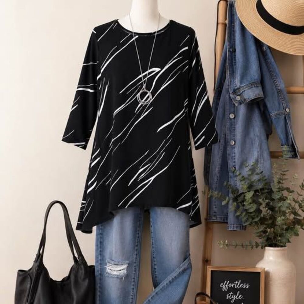 ALFANI Black & White Abstract Asymmetrical Tunic Top – Size 1X